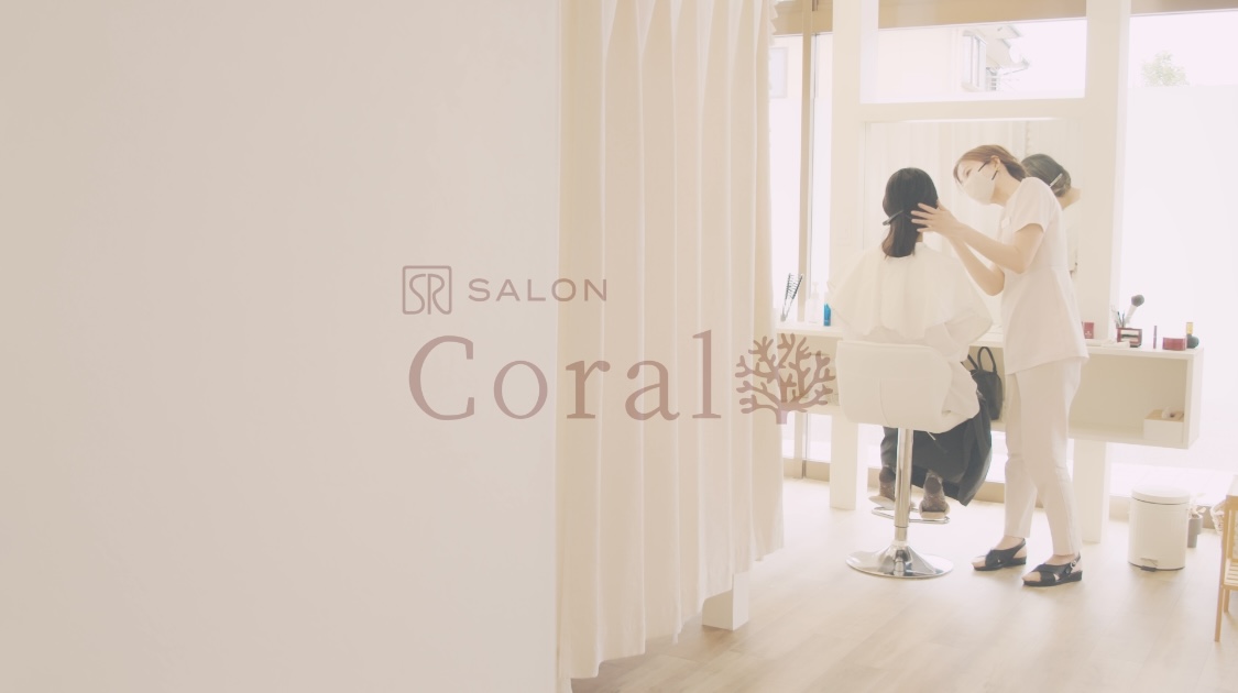 SR SALON Coralのメイクの様子